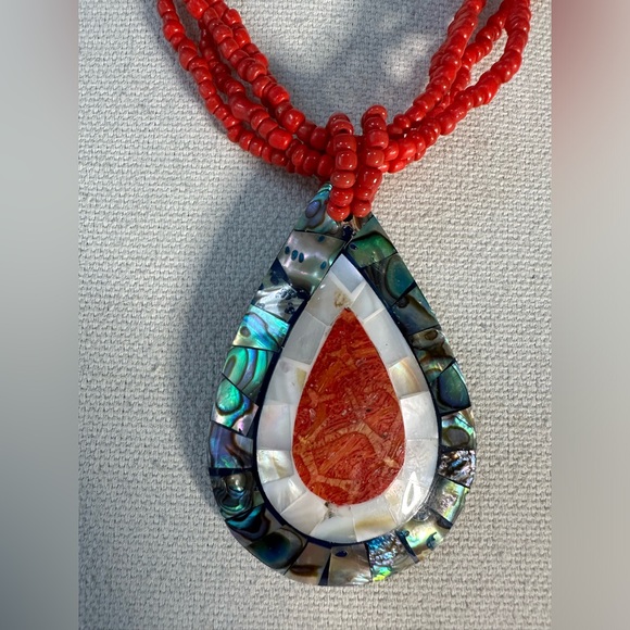 Red seed bead abalone shell mosaic pendant necklace - Picture 3 of 8